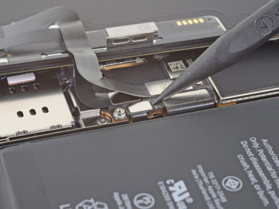 Ремонт iPhone - заміна акумулятора